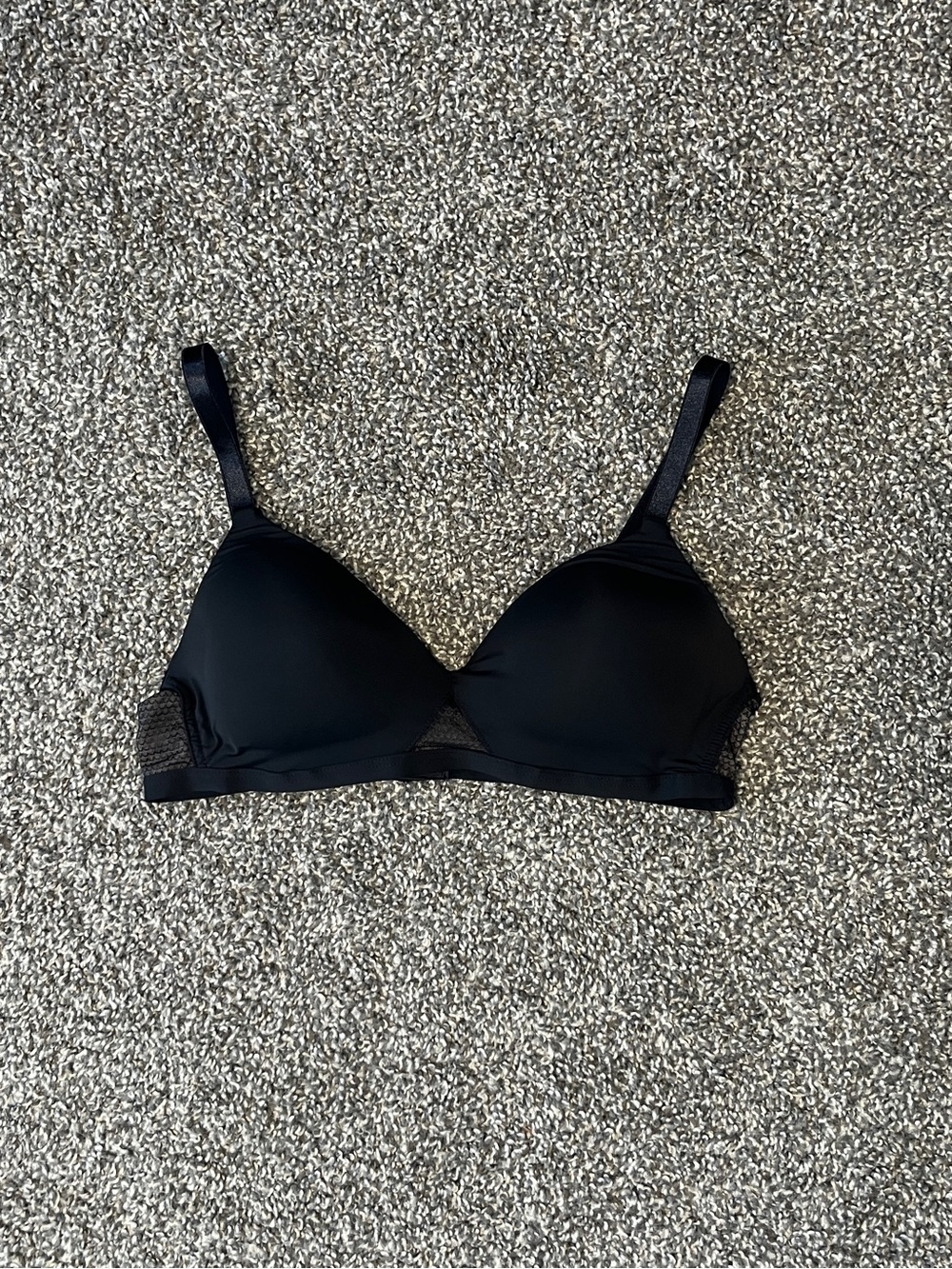 Hanes Black Wireless T-Shirt Bra with Mesh Accent Size S - Picture 3 of 5